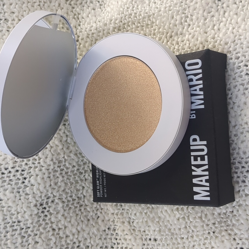 MAKEUP BY MARIO Soft Glow Highlighter in Golden, 4.53g/0.36oz